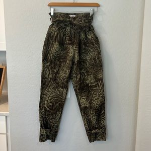 GOOD AMERICAN cropped paper bag pants size 4/27.